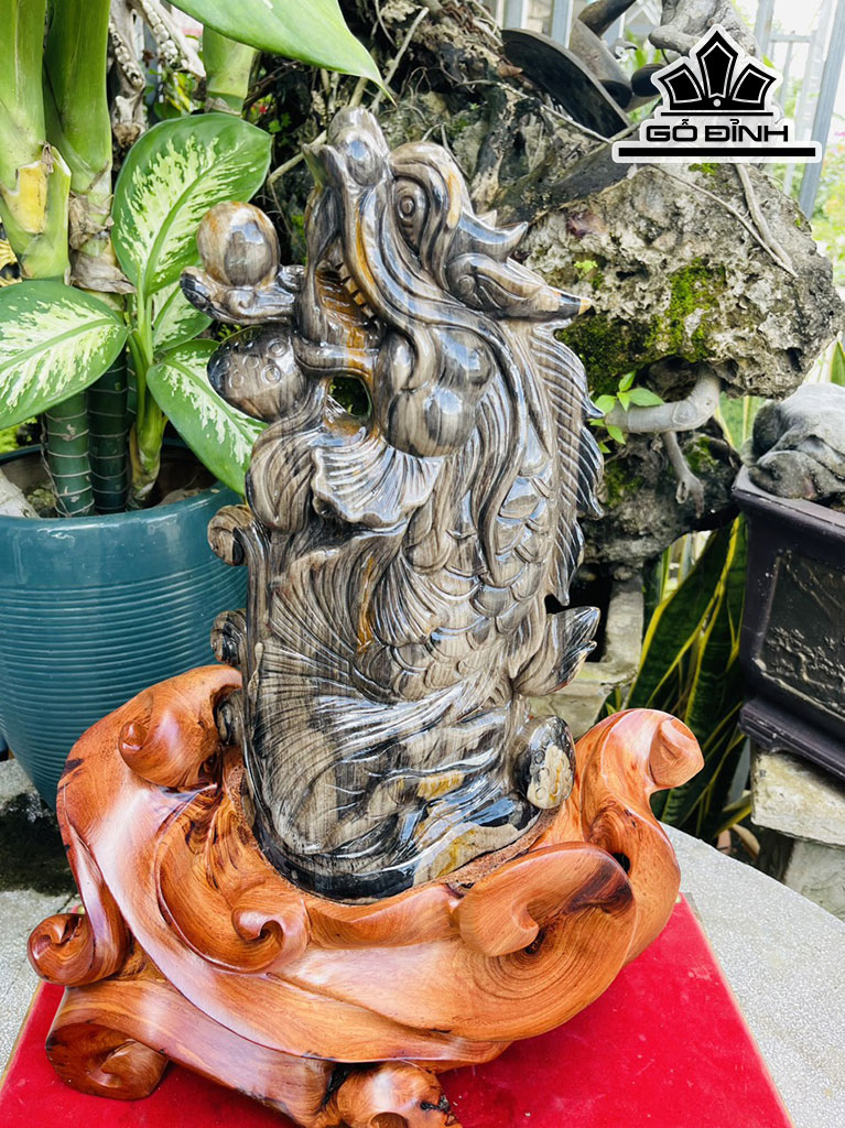 Tác Phẩm Gỗ Hóa Thạch Chuyển Mã Não Cao 55 (cm) 14kg