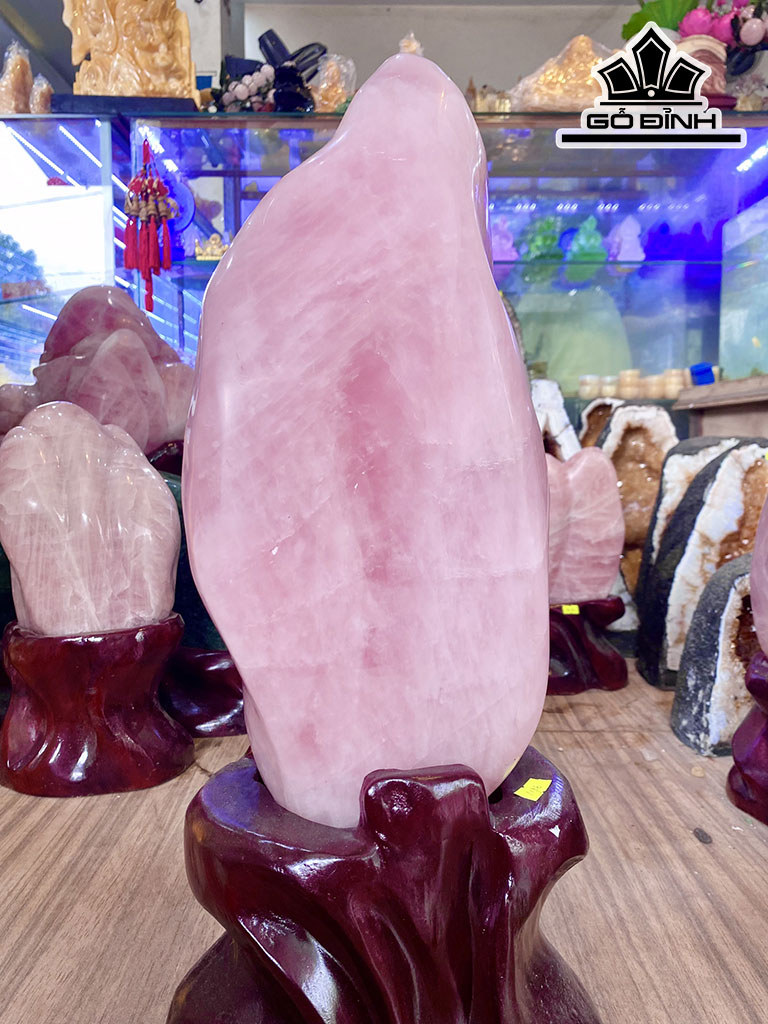 Tác Phẩm Đá Thạch Anh Hồng Cao 60 Ngang 20 (cm) 11,86kg