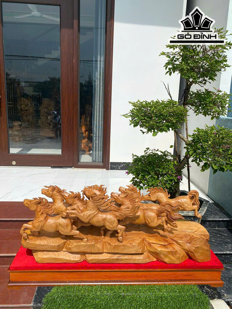 Tượng Bát Mã Thành Công Gỗ Ngọc Am Cao 32 Ngang 90 Sâu 26 (cm)