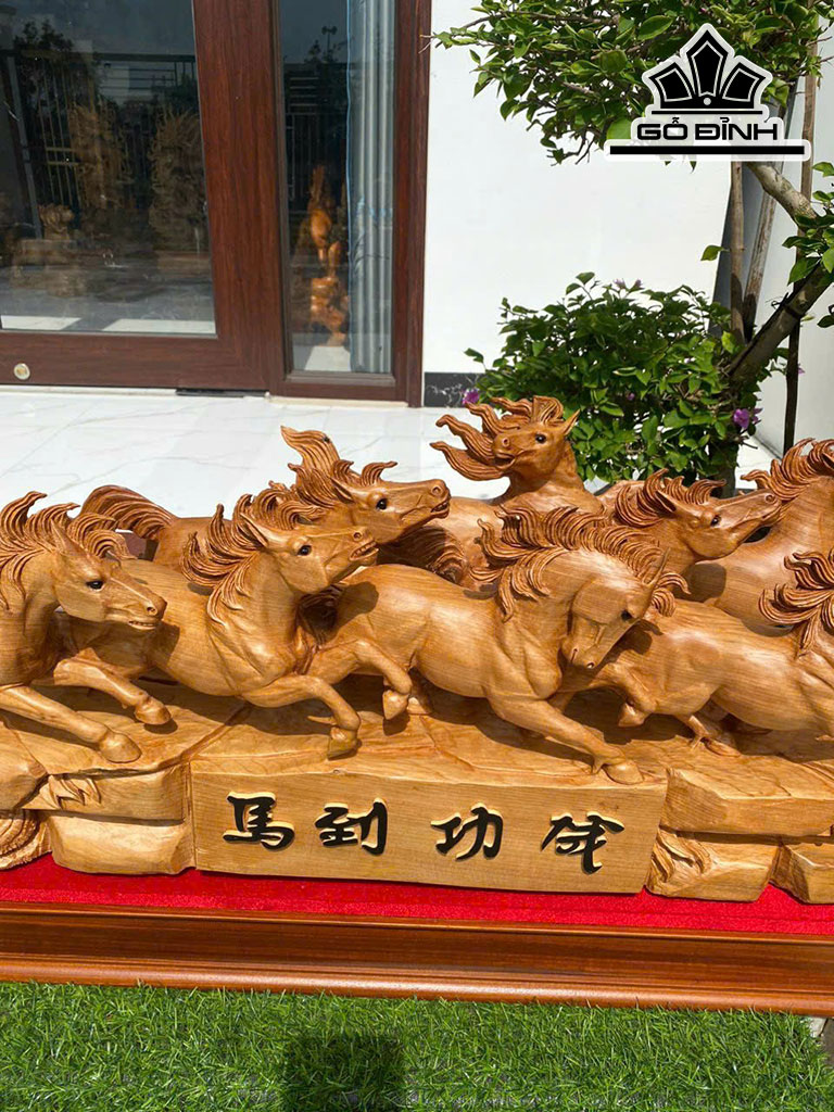 Tượng Bát Mã Thành Công Gỗ Ngọc Am Cao 32 Ngang 90 Sâu 26 (cm)