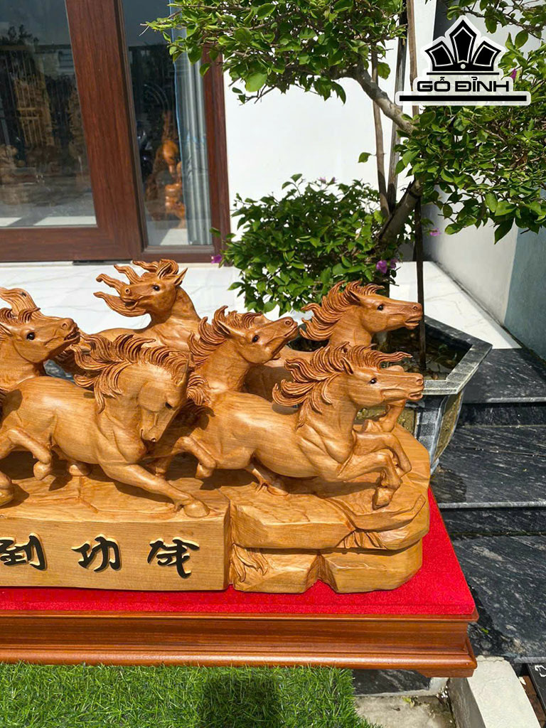 Tượng Bát Mã Thành Công Gỗ Ngọc Am Cao 32 Ngang 90 Sâu 26 (cm)