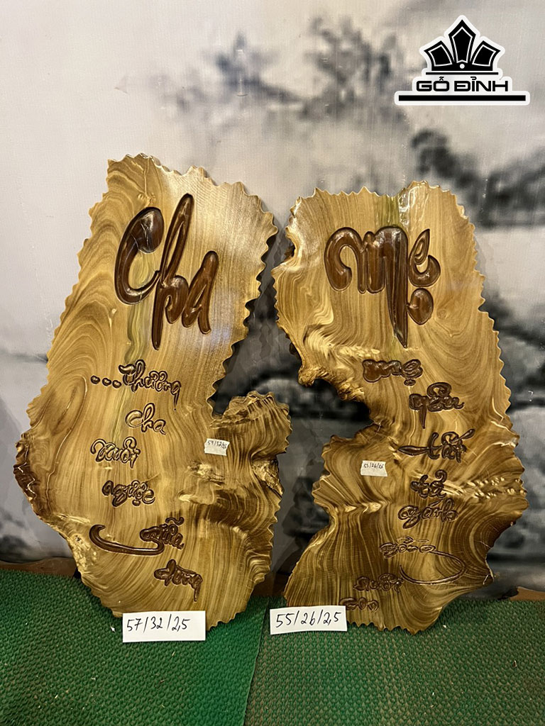 Tranh Cha Mẹ Gỗ Nu Nghiến Cao 55 Ngang 26 Sâu 2,5 (cm)