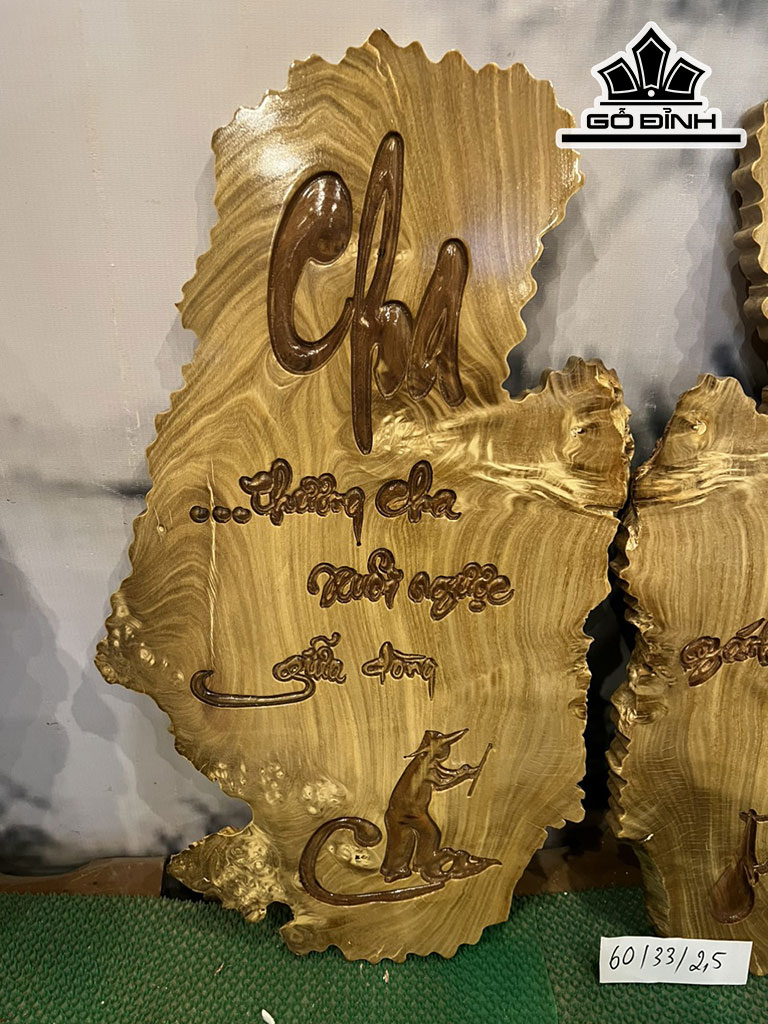 Tranh Cha Mẹ Gỗ Nu Nghiến Cao 60 Ngang 33 Sâu 2,5 (cm)
