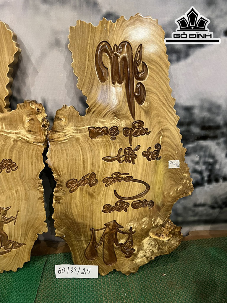Tranh Cha Mẹ Gỗ Nu Nghiến Cao 60 Ngang 33 Sâu 2,5 (cm)