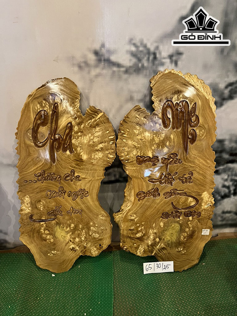 Tranh Cha Mẹ Gỗ Nu Nghiến Cao 65 Ngang 30 Sâu 2,5 (cm)