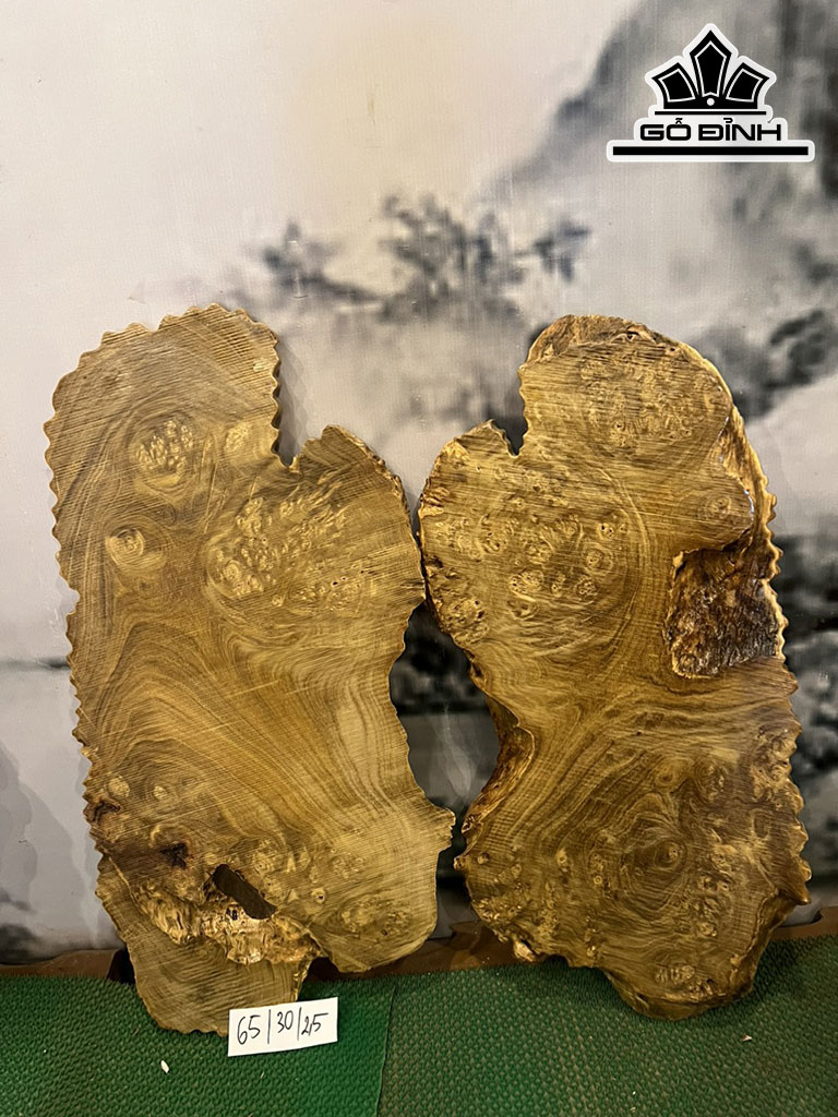 Tranh Cha Mẹ Gỗ Nu Nghiến Cao 65 Ngang 30 Sâu 2,5 (cm)