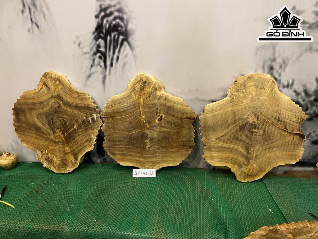 Tranh Phúc Lộc Thọ ( Tam Đa ) Gỗ Nu Nghiến Cao 46 Ngang 42 Sâu 2,5 (cm)