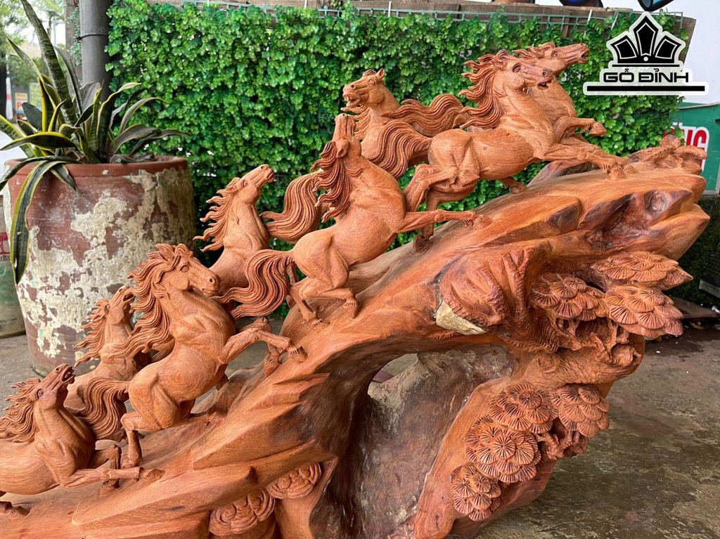 Tượng Bát Mã Gỗ Hương Cao 63 Ngang 95 Sâu 40 (cm)