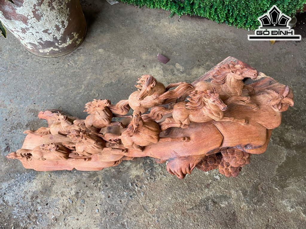 Tượng Bát Mã Gỗ Hương Cao 63 Ngang 95 Sâu 40 (cm)