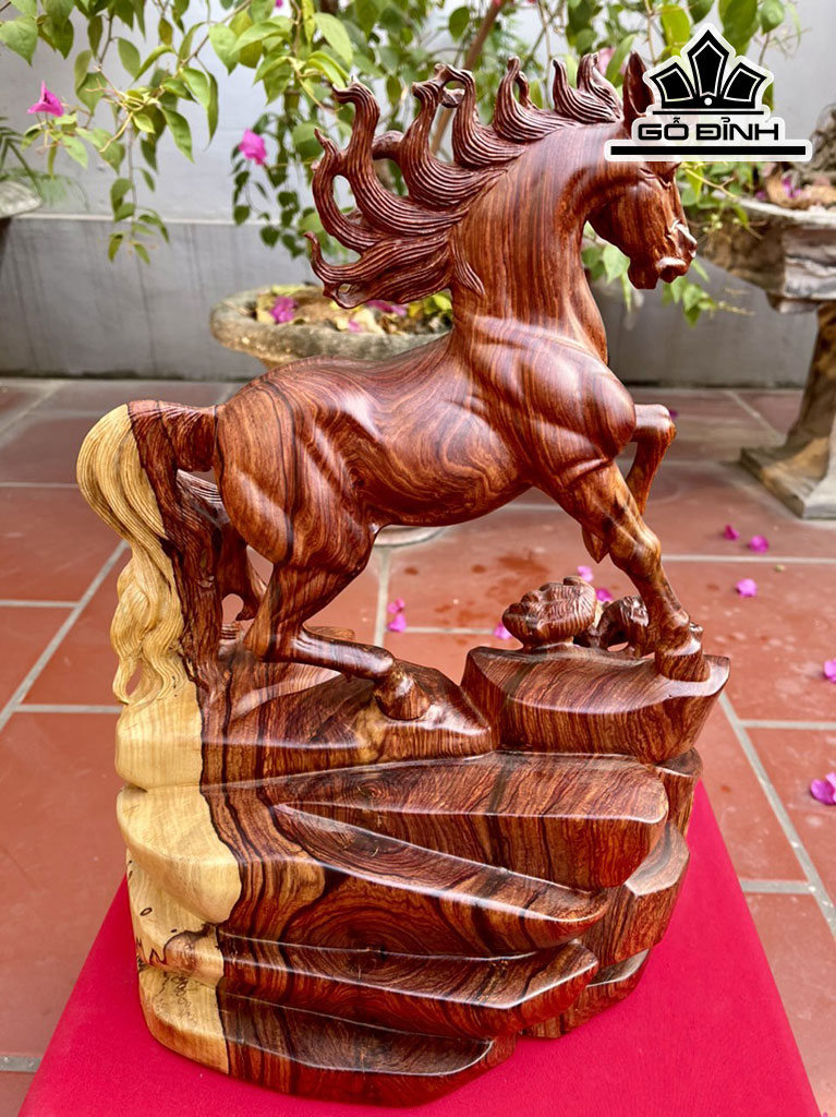 Tượng Ngựa Phong Thủy (Nhất Mã Phi Thiên) Gỗ Cẩm Cao 43 Ngang 29 Sâu 25 (cm)