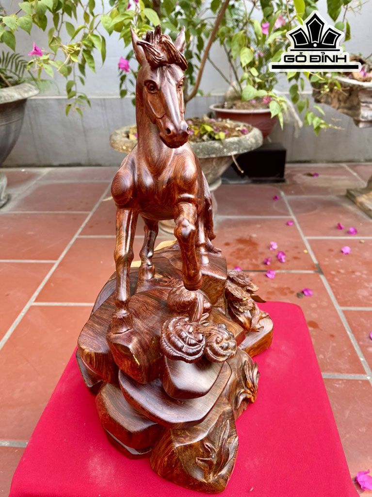 Tượng Ngựa Phong Thủy (Nhất Mã Phi Thiên) Gỗ Cẩm Cao 43 Ngang 29 Sâu 25 (cm)