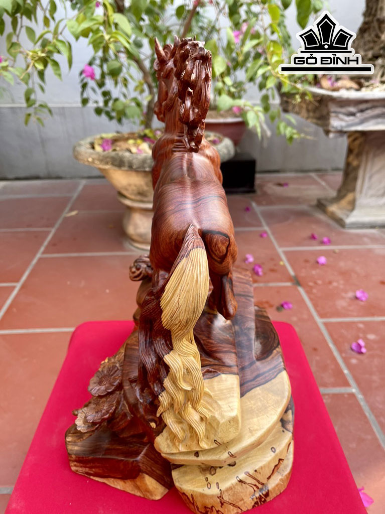 Tượng Ngựa Phong Thủy (Nhất Mã Phi Thiên) Gỗ Cẩm Cao 43 Ngang 29 Sâu 25 (cm)