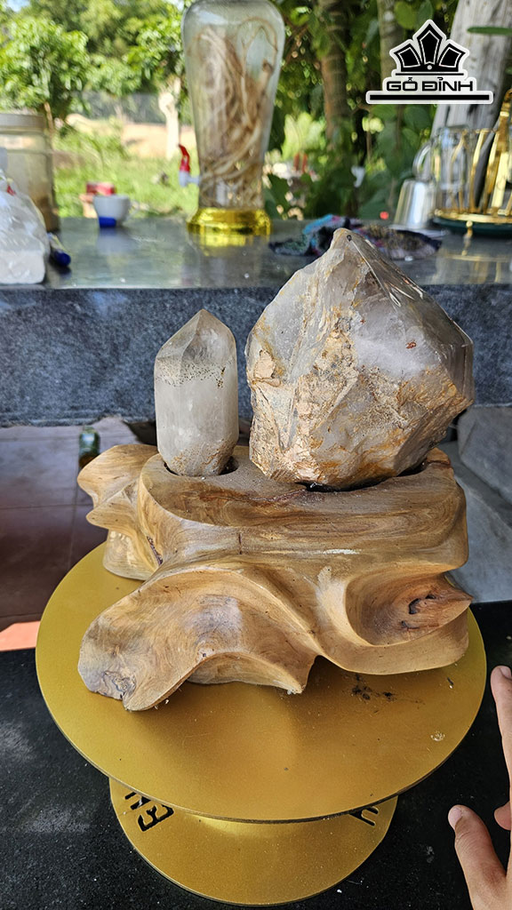Tác Phẩm Đá Thạch Anh Trắng Cao 30 Ngang 20 (cm) 4kg
