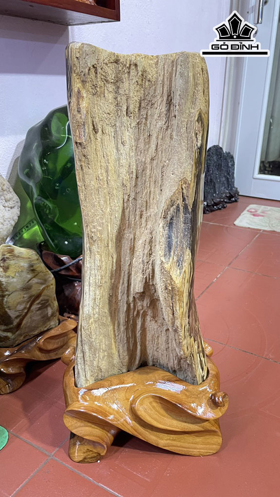 Tác Phẩm Gỗ Hóa Ngọc Cao 56 Ngang 23 (cm)17,5kg