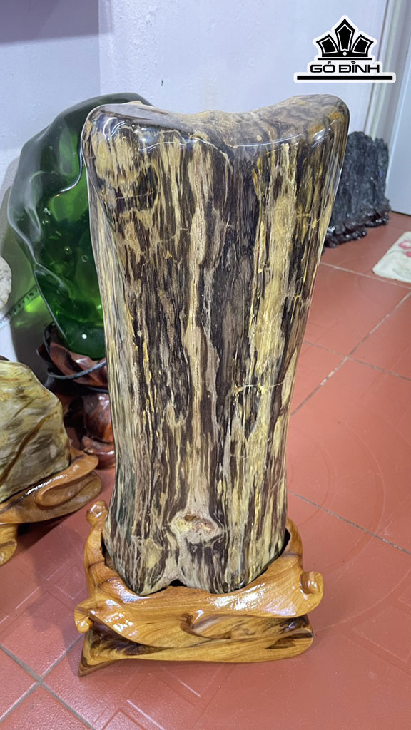 Tác Phẩm Gỗ Hóa Ngọc Cao 56 Ngang 23 (cm)17,5kg