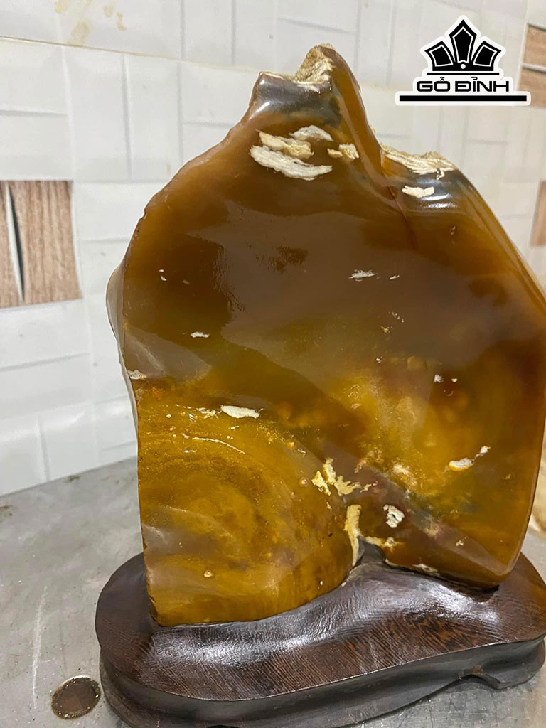Tác Phẩm Đá Mã Não Cao 23 (cm) 2,4kg