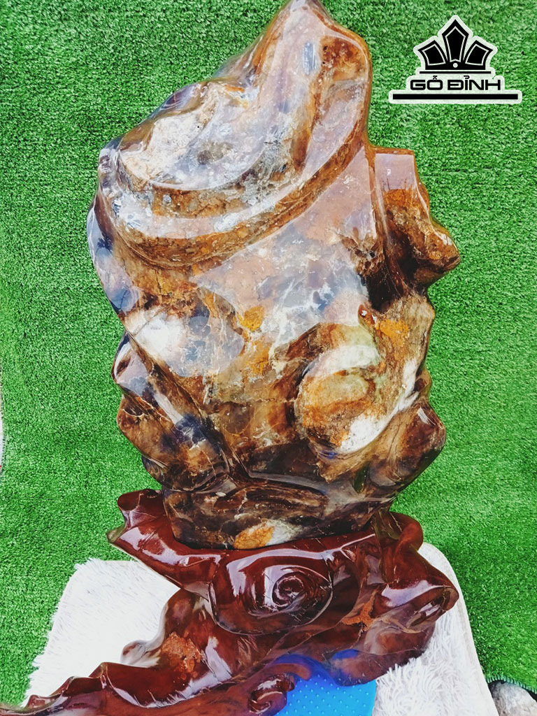 Tác Phẩm Đá Mã Não Cao 73 Ngang 28 (cm) 31kg