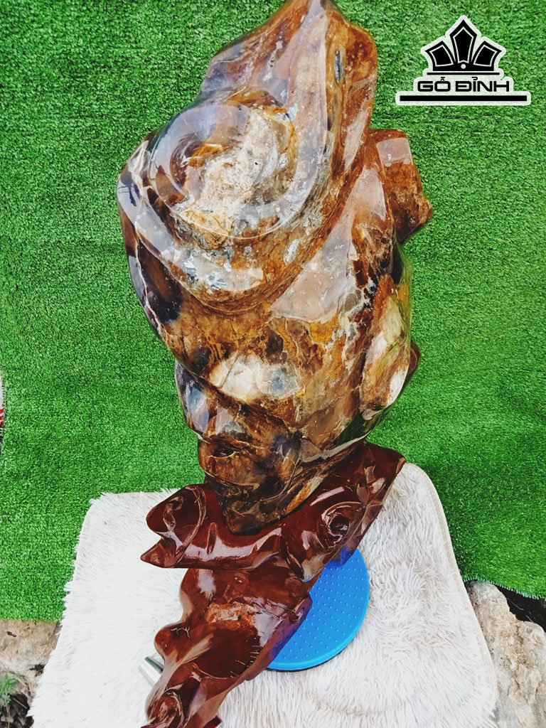 Tác Phẩm Đá Mã Não Cao 73 Ngang 28 (cm) 31kg