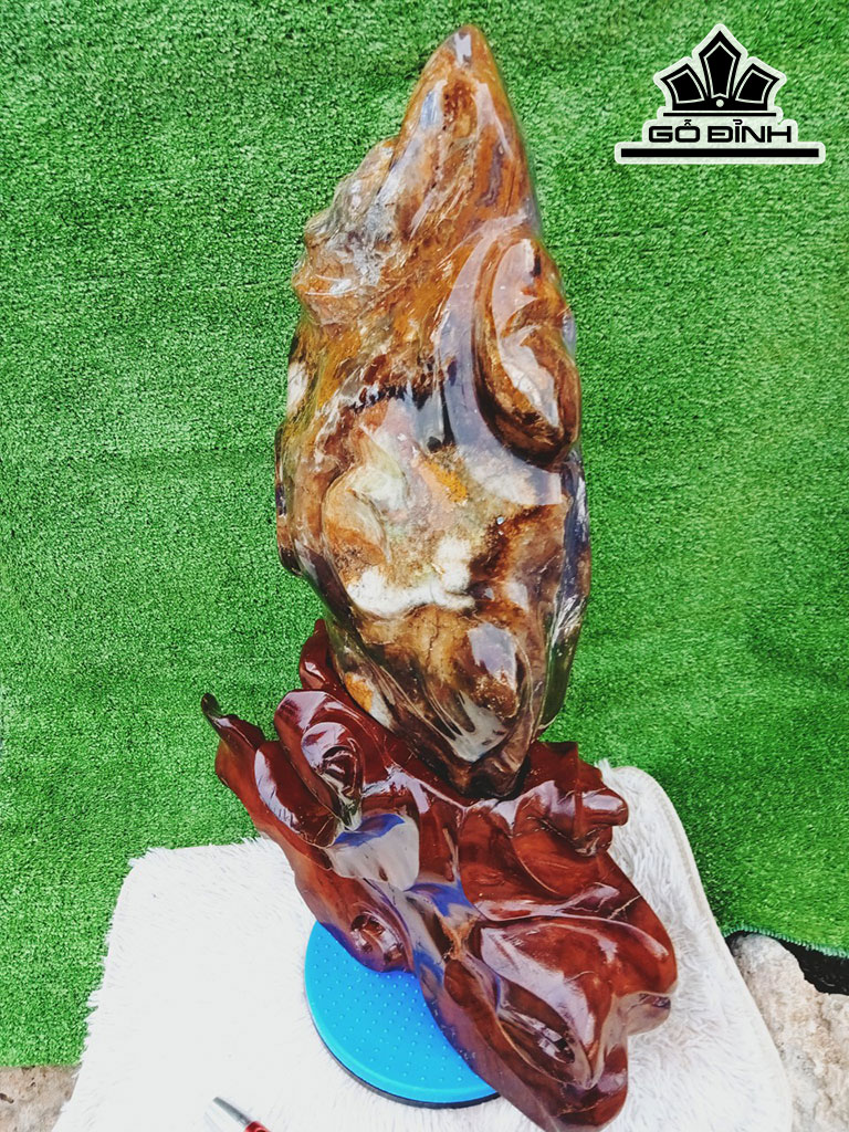 Tác Phẩm Đá Mã Não Cao 73 Ngang 28 (cm) 31kg