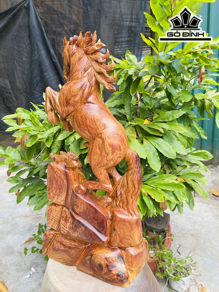 Tượng Ngựa Phong Thủy (Nhất Mã Phi Thiên) Gỗ Cẩm Cao 51 Ngang 25 Sâu 13 (cm)