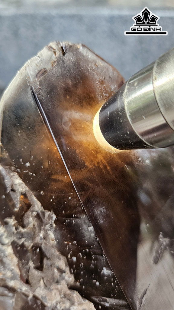 Tác Phẩm Đá Thạch Anh Khói ( Smoky Quartz ) Cao 38 Ngang 19 (cm) 7kg