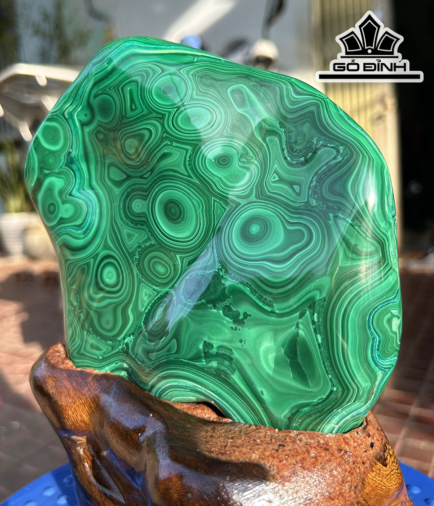 Tác Phẩm Đá Malachite Cao 21 Ngang 16 (cm)2,4kg