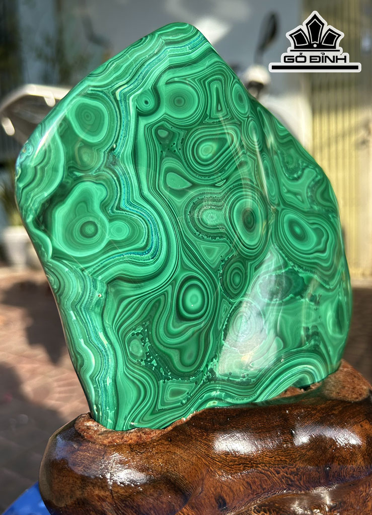 Tác Phẩm Đá Malachite Cao 21 Ngang 16 (cm)2,4kg