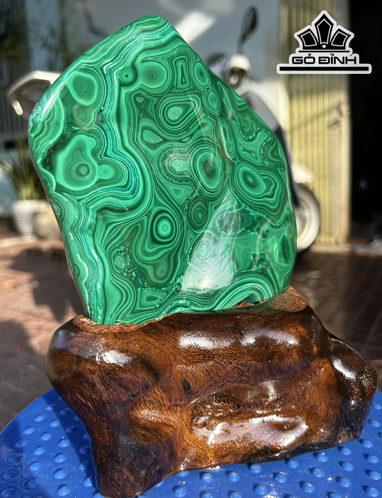 Tác Phẩm Đá Malachite Cao 21 Ngang 16 (cm)2,4kg