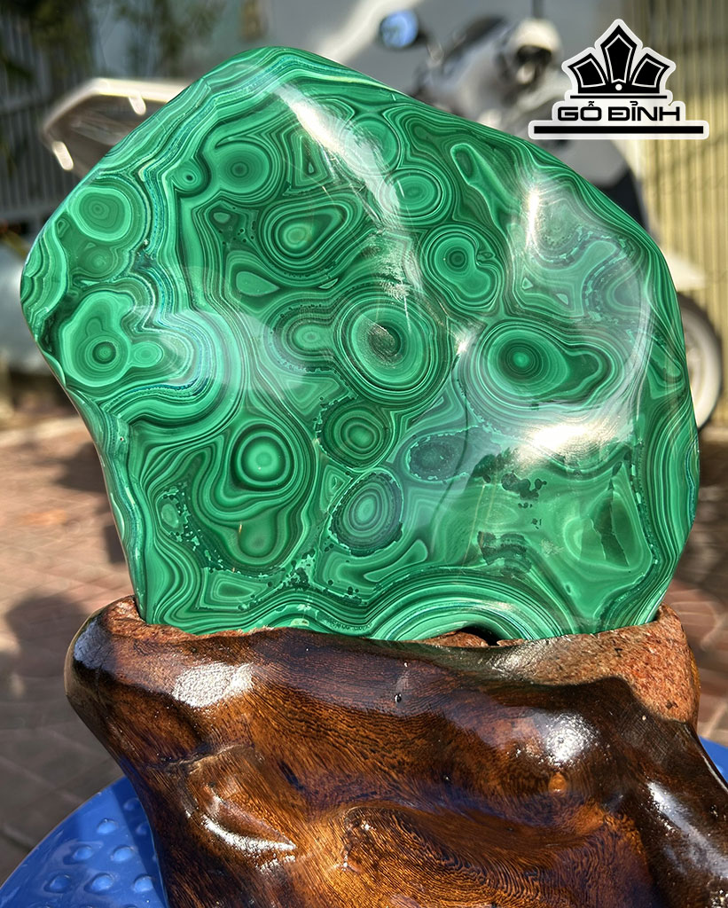 Tác Phẩm Đá Malachite Cao 21 Ngang 16 (cm)2,4kg