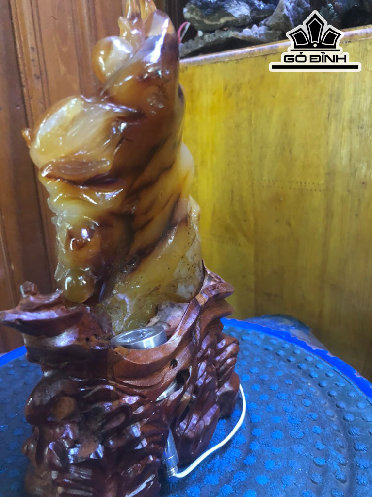 Tác Phẩm Đá Mã Não Cao 22 (cm) 1,2kg