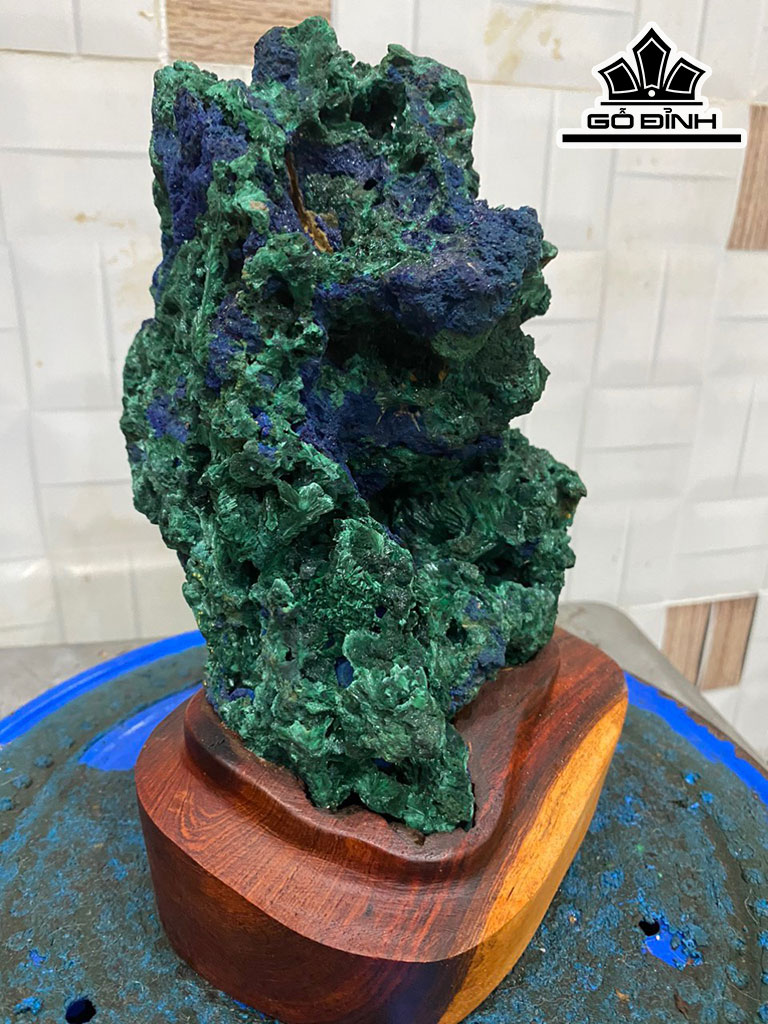Tác Phẩm Đá Malachite Cao 22 (cm) 2,5kg