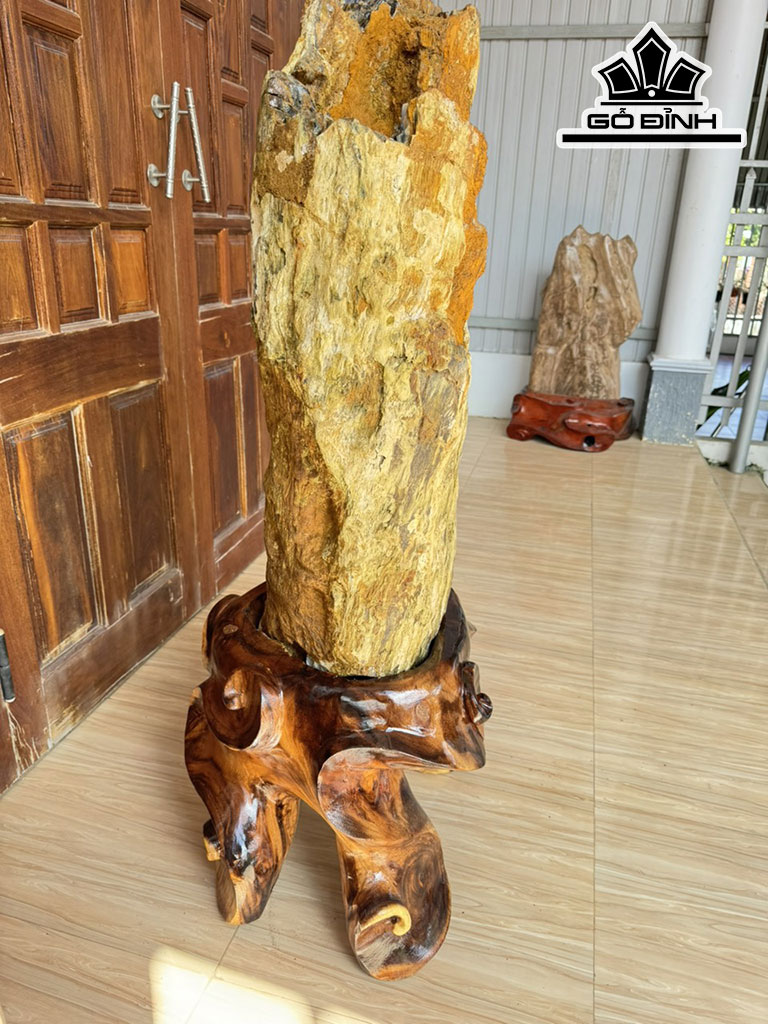 Tác phẩm Gỗ Hóa Thạch Cao 120 Ngang 30 (cm) 130kg