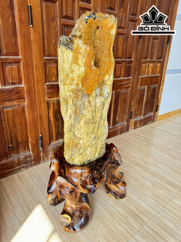 Tác phẩm Gỗ Hóa Thạch Cao 120 Ngang 30 (cm) 130kg