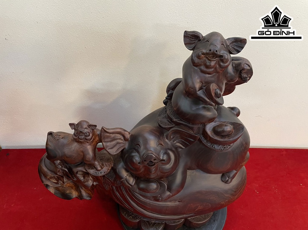 Gia Đình Tam Heo Gỗ Cẩm Việt Cao 46 Ngang 46 Sâu 21 (cm)