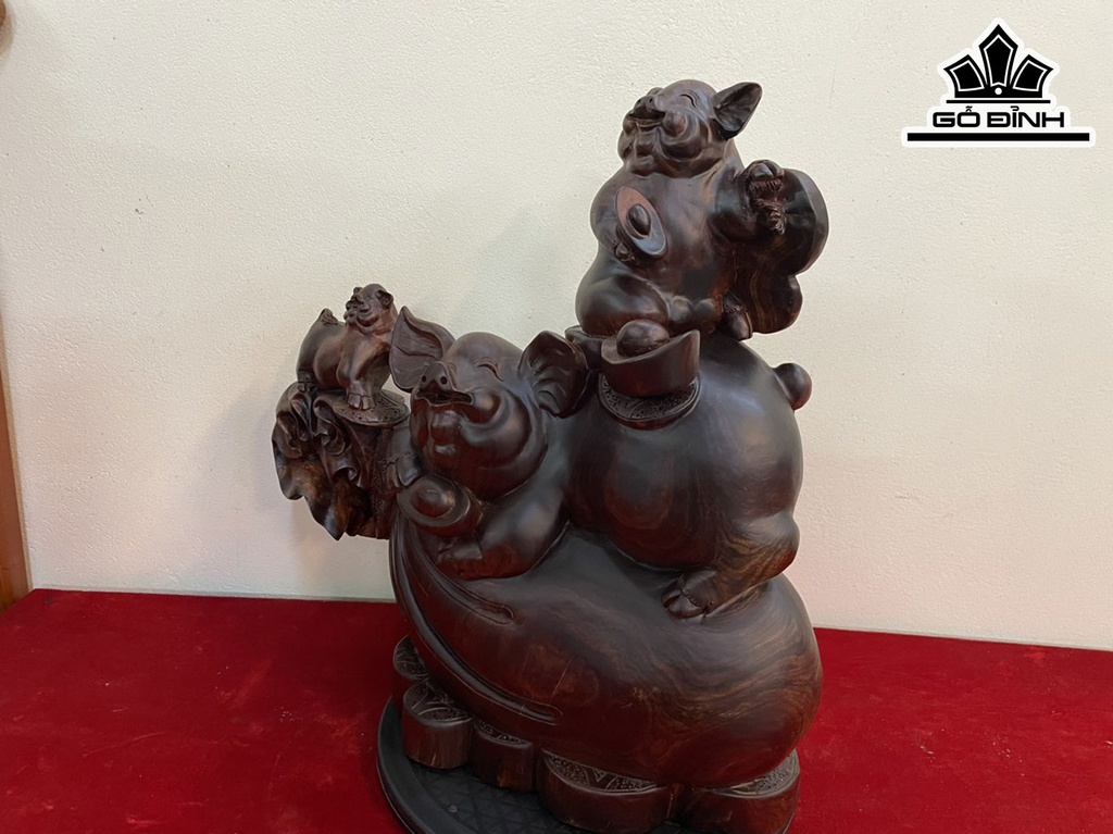 Gia Đình Tam Heo Gỗ Cẩm Việt Cao 46 Ngang 46 Sâu 21 (cm)