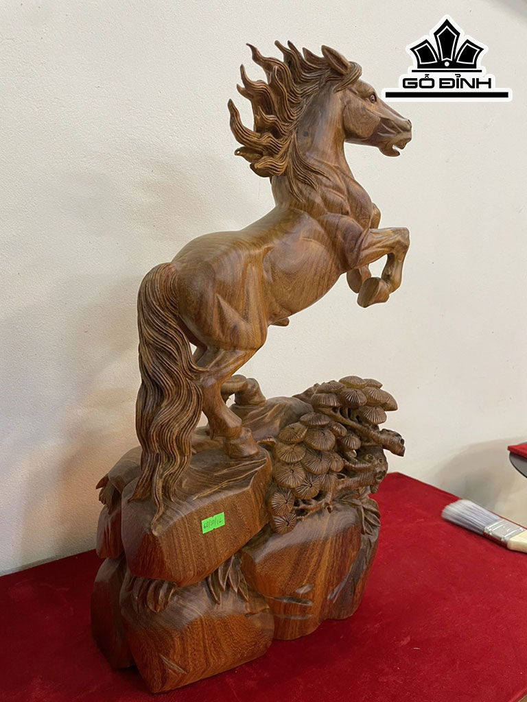 Tượng Ngựa Phong Thủy (Nhất Mã Phi Thiên) Gỗ Hương Cao 60 Ngang 30 Sâu 16 (cm)