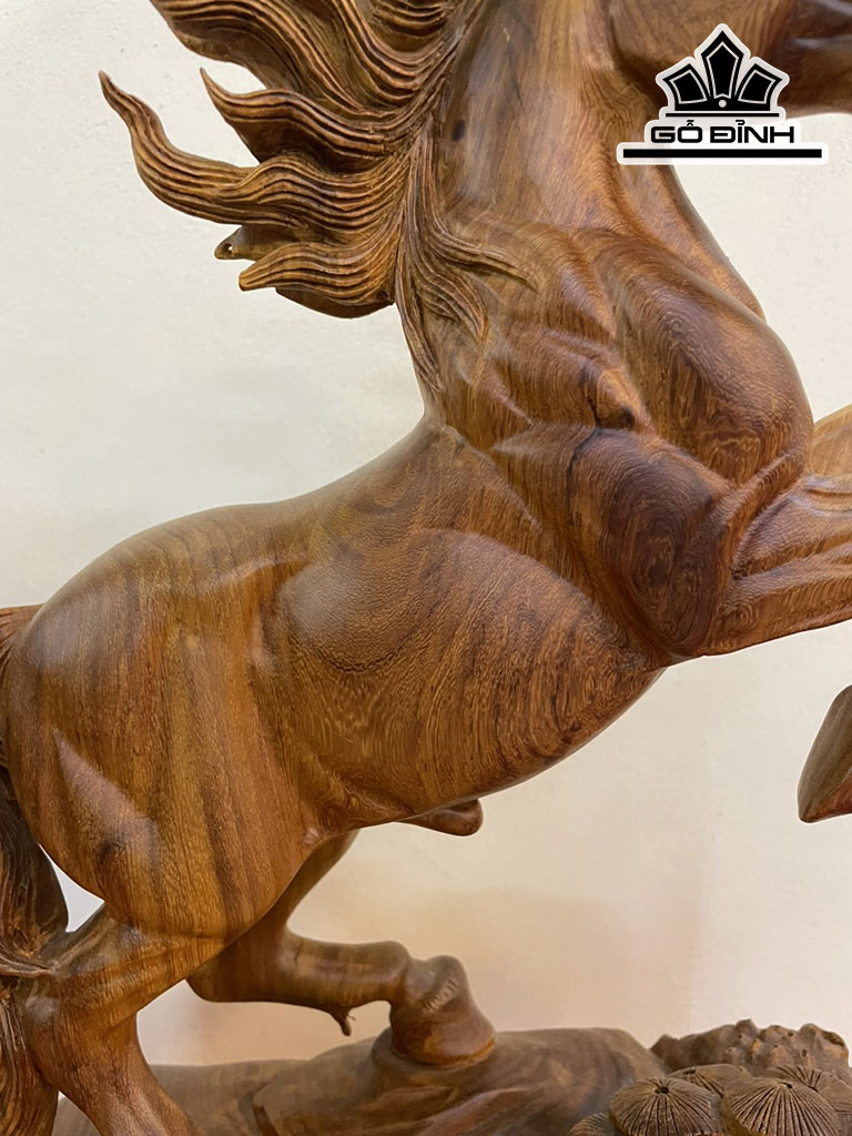 Tượng Ngựa Phong Thủy (Nhất Mã Phi Thiên) Gỗ Hương Cao 60 Ngang 30 Sâu 16 (cm)