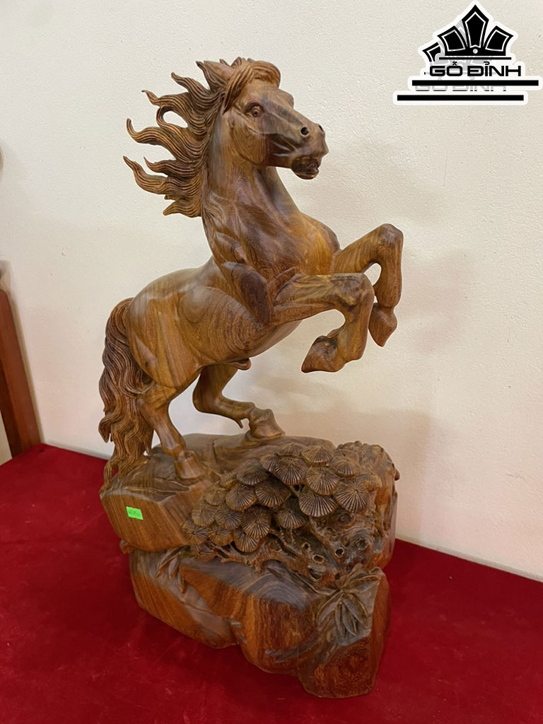 Tượng Ngựa Phong Thủy (Nhất Mã Phi Thiên) Gỗ Hương Cao 60 Ngang 30 Sâu 16 (cm)