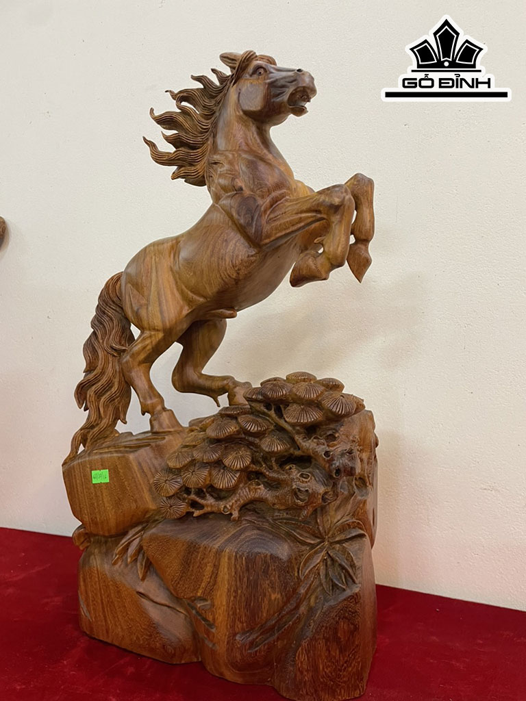 Tượng Ngựa Phong Thủy (Nhất Mã Phi Thiên) Gỗ Hương Cao 60 Ngang 30 Sâu 16 (cm)