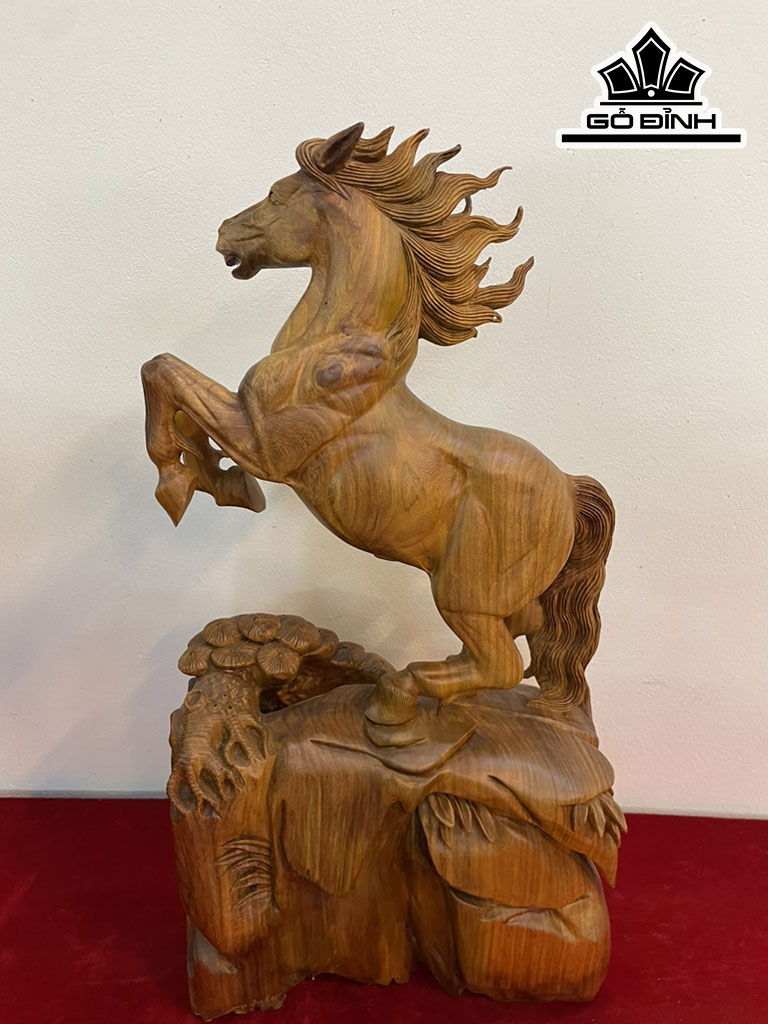 Tượng Ngựa Phong Thủy (Nhất Mã Phi Thiên) Gỗ Hương Cao 60 Ngang 30 Sâu 16 (cm)