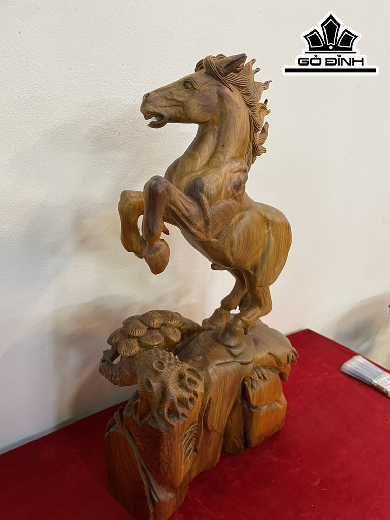 Tượng Ngựa Phong Thủy (Nhất Mã Phi Thiên) Gỗ Hương Cao 60 Ngang 30 Sâu 16 (cm)