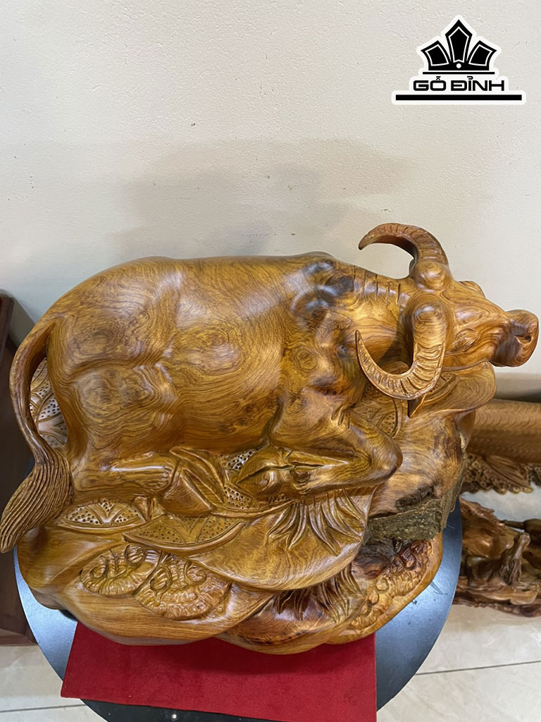 Tượng Trâu Gỗ Hương Cao 35 Ngang 52 Sâu 27 (cm)