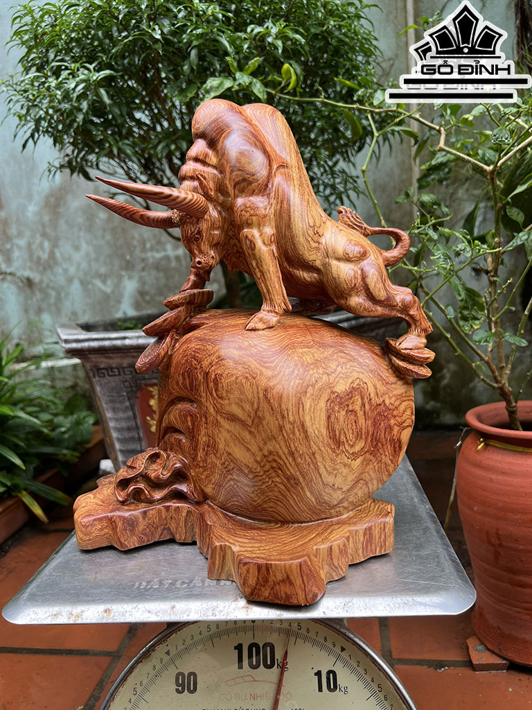 Tượng Bò Tót Gỗ Cẩm Cao 35 Ngang 28 Sâu 16 (cm)
