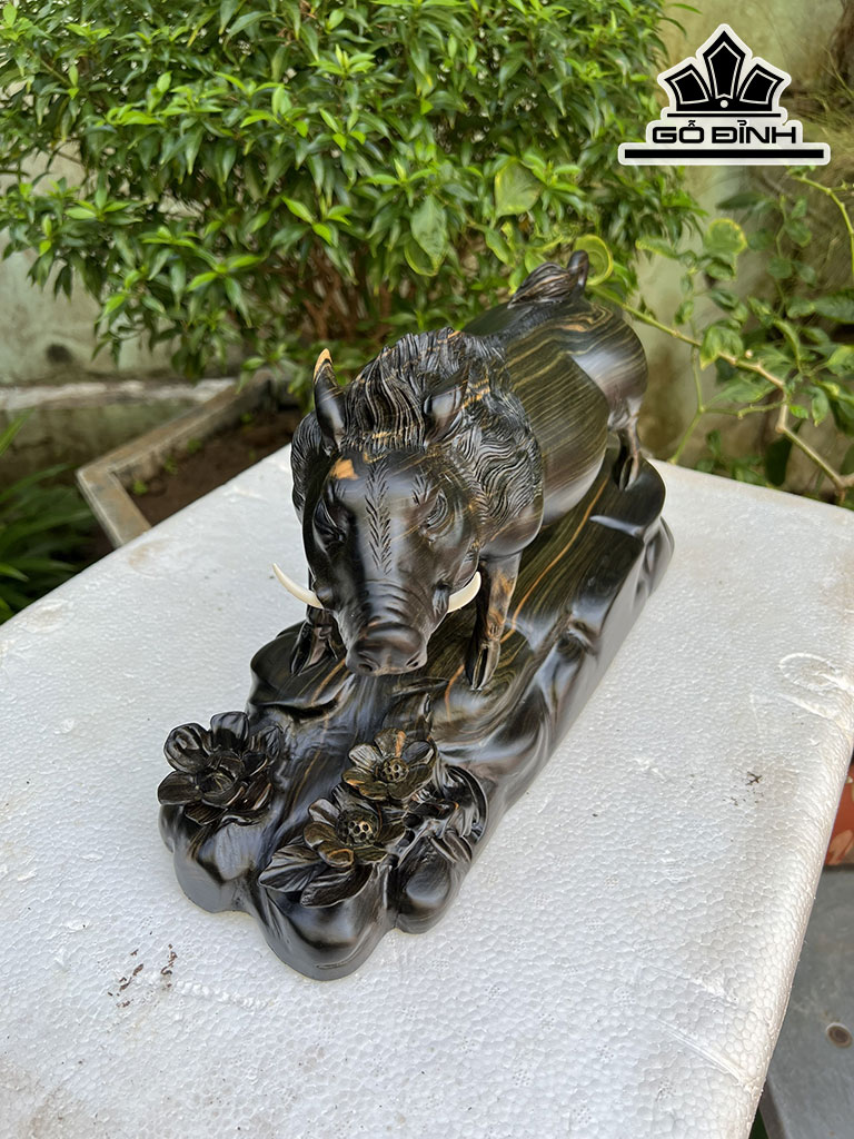 Tượng Heo Rừng Gỗ Mun Hoa Cao 22 Ngang 36 Sâu 14 (cm)