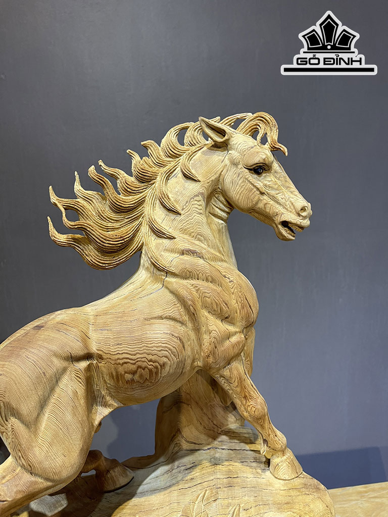 Tượng Ngựa Phong Thủy (Nhất Mã Phi Thiên) Gỗ Ngọc Am Cao 57 Ngang 36 Sâu 20 (cm)