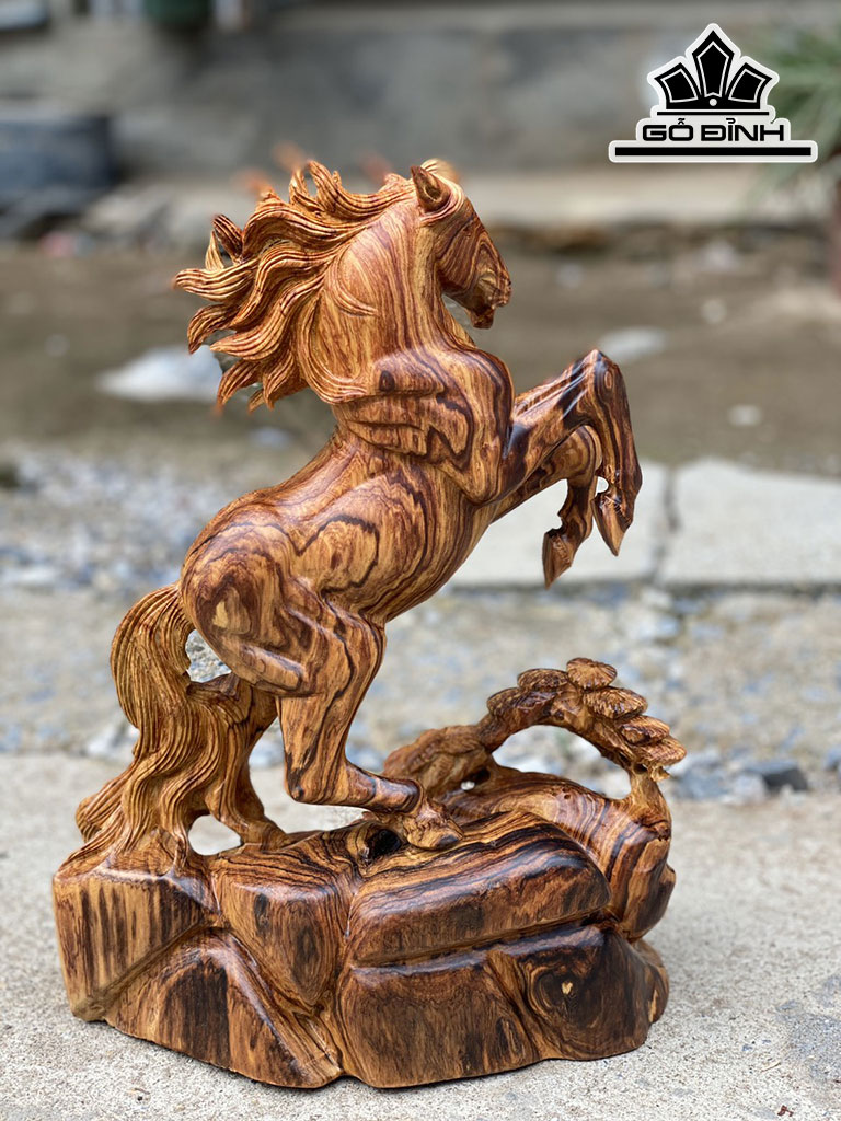 Tượng Ngựa Phong Thủy (Nhất Mã Phi Thiên) Gỗ Cẩm Cao 36 Ngang 26 Sâu 20 (cm)