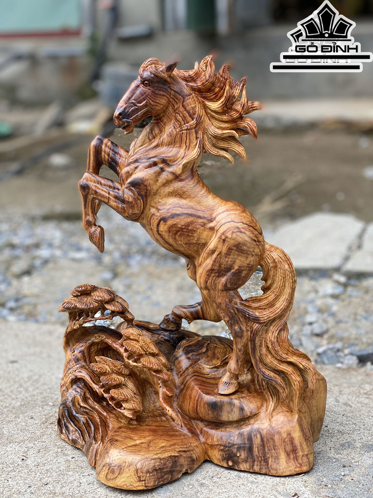 Tượng Ngựa Phong Thủy (Nhất Mã Phi Thiên) Gỗ Cẩm Cao 36 Ngang 26 Sâu 20 (cm)