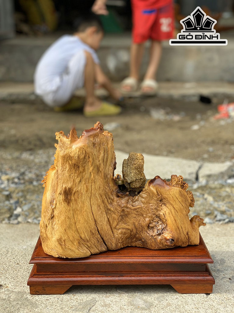 Tượng Tiểu Cảnh Gỗ Hương Cao 23 Ngang 32 Sâu 17 (cm)