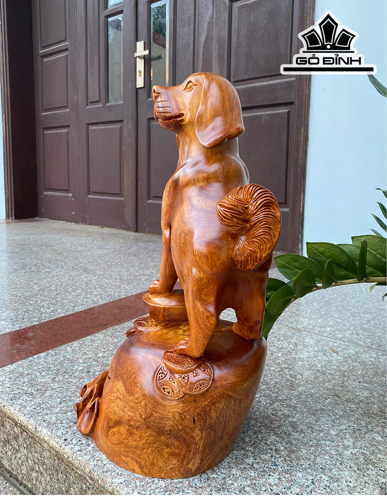 Tượng Chó Gỗ Hương Cao 50 Ngang 25 Sâu 24 (cm)