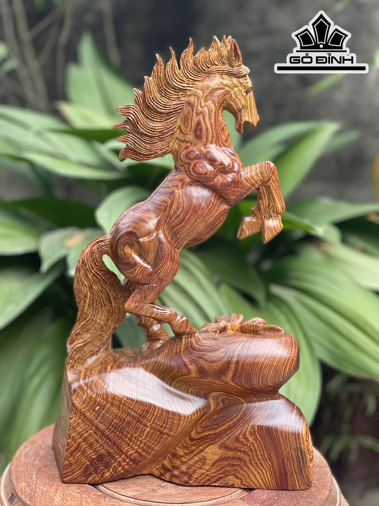 Tượng Ngựa Phong Thủy (Nhất Mã Phi Thiên) Gỗ Cẩm Cao 38 Ngang 22 Sâu 11 (cm)